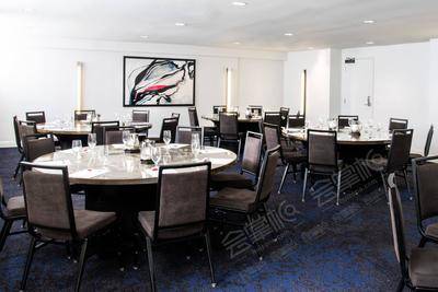 Beverly Hills MarriottBel Air Meeting Room - Rounds Setup